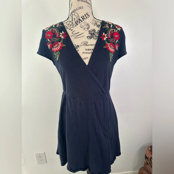 ZARA Womens Dress Size Small Navy Blue Knit Floral Embroidered Faux Wrap - Picture 6 of 12
